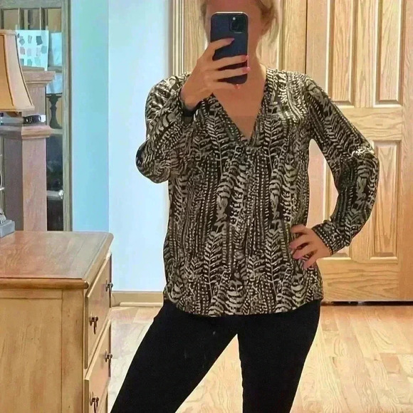 Joie Black/White 100% Silk Long Sleeve V-neck Blouse - Picture 8 of 12